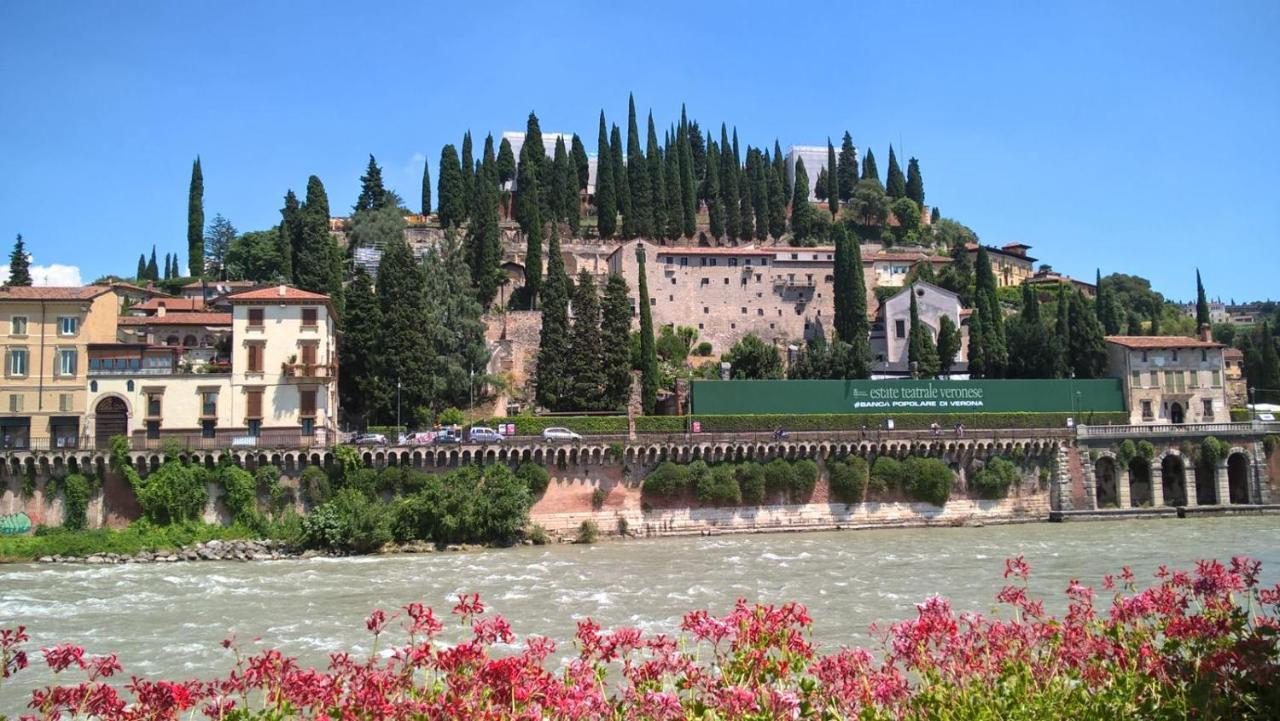 Lovely Casa Paola Villlafranca Centro Zimmer Rooms Villafranca di Verona Exteriör bild
