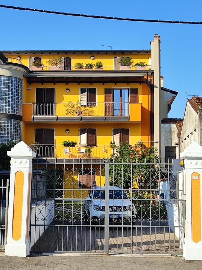 Lovely Casa Paola Villlafranca Centro Zimmer Rooms Villafranca di Verona Exteriör bild